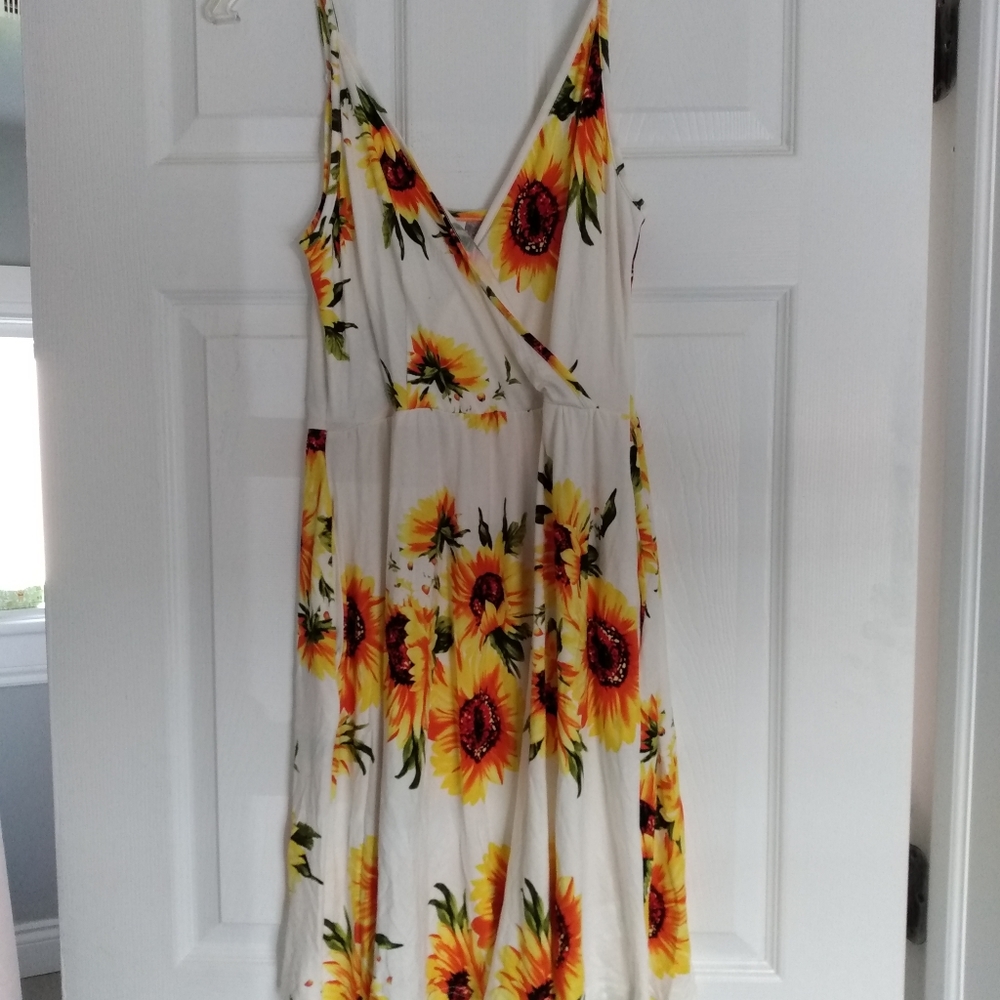 Size small (4-6) white floral dress